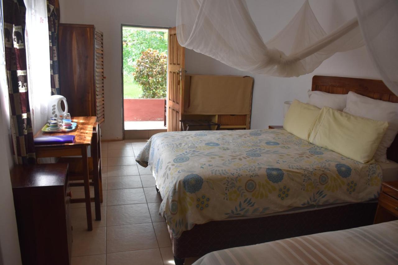 Tabonina Guesthouse Ливингстън Екстериор снимка