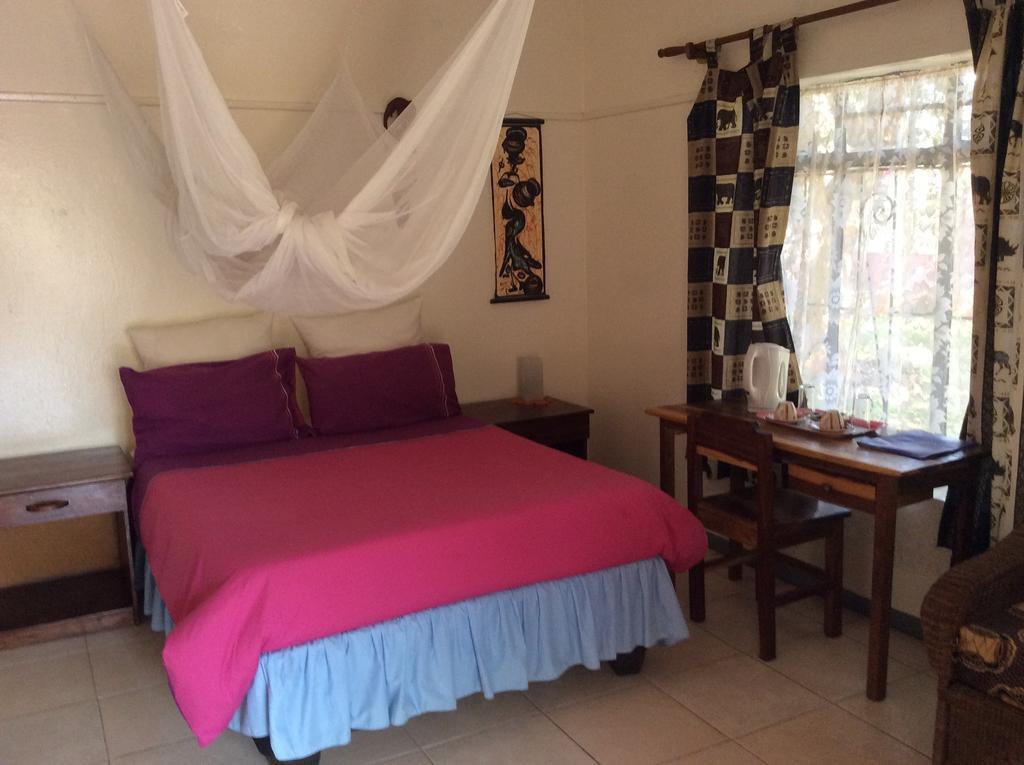 Tabonina Guesthouse Ливингстън Екстериор снимка