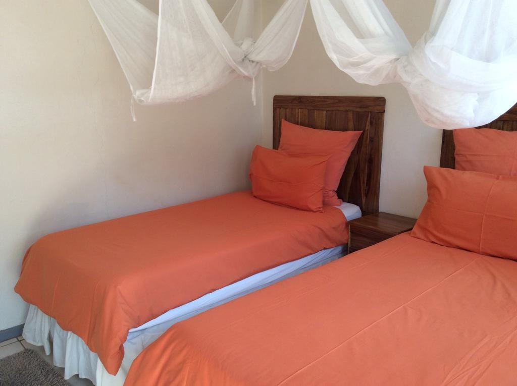 Tabonina Guesthouse Ливингстън Екстериор снимка