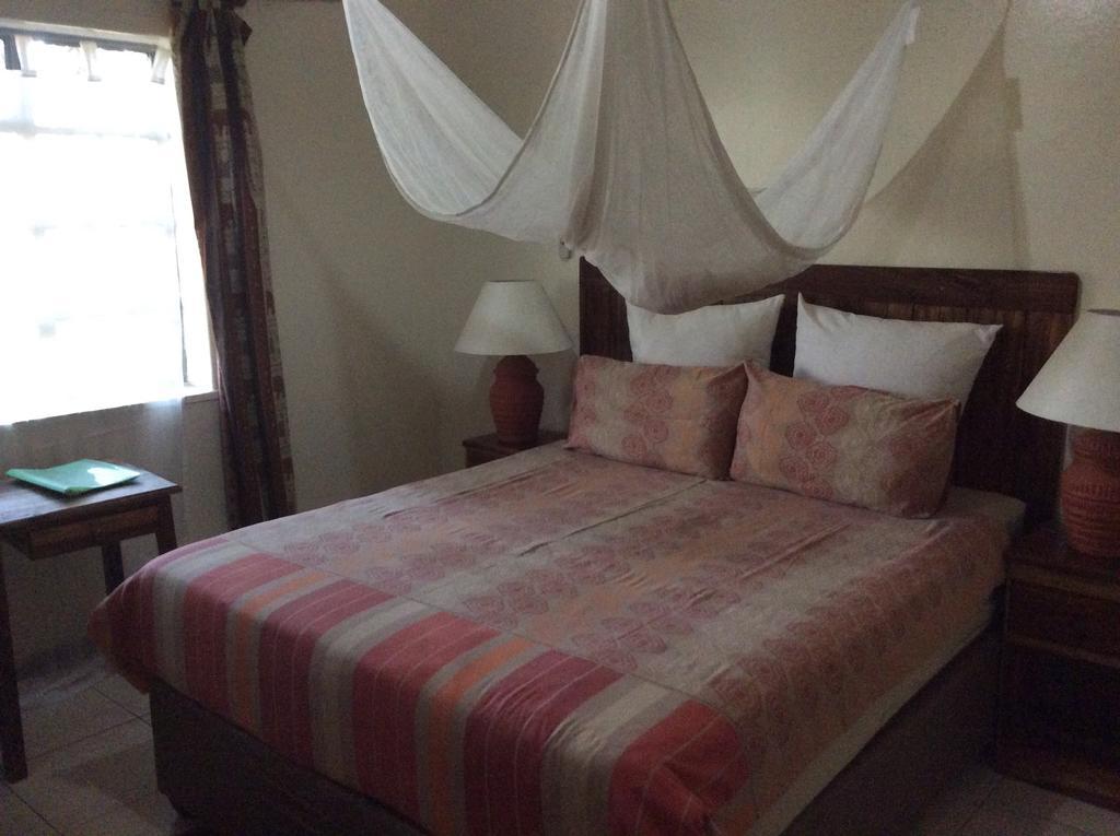 Tabonina Guesthouse Ливингстън Екстериор снимка