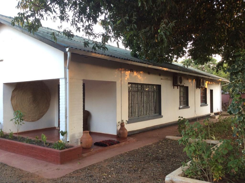 Tabonina Guesthouse Ливингстън Екстериор снимка