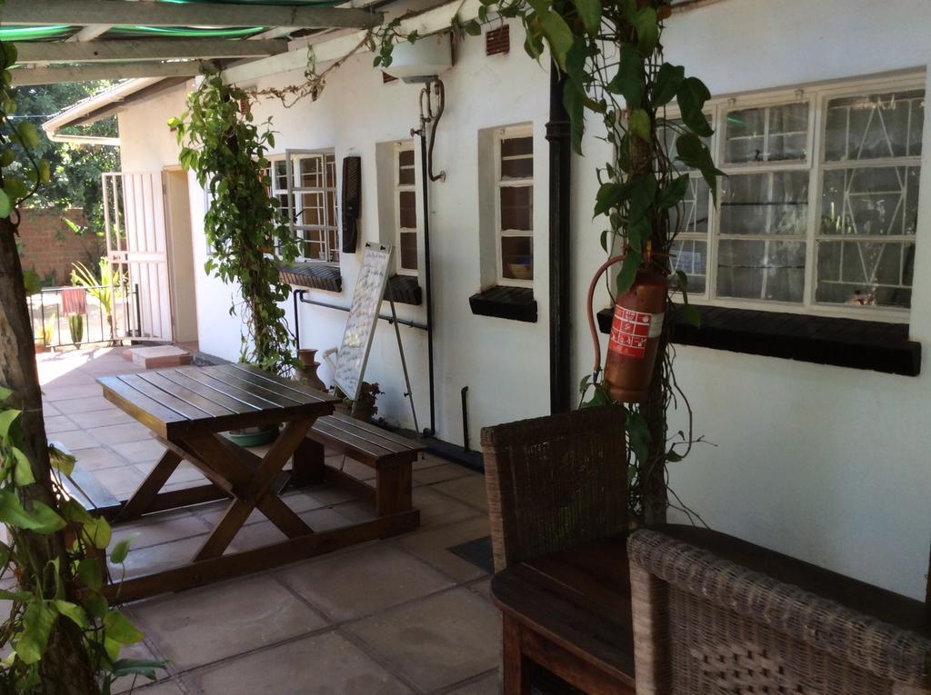 Tabonina Guesthouse Ливингстън Екстериор снимка