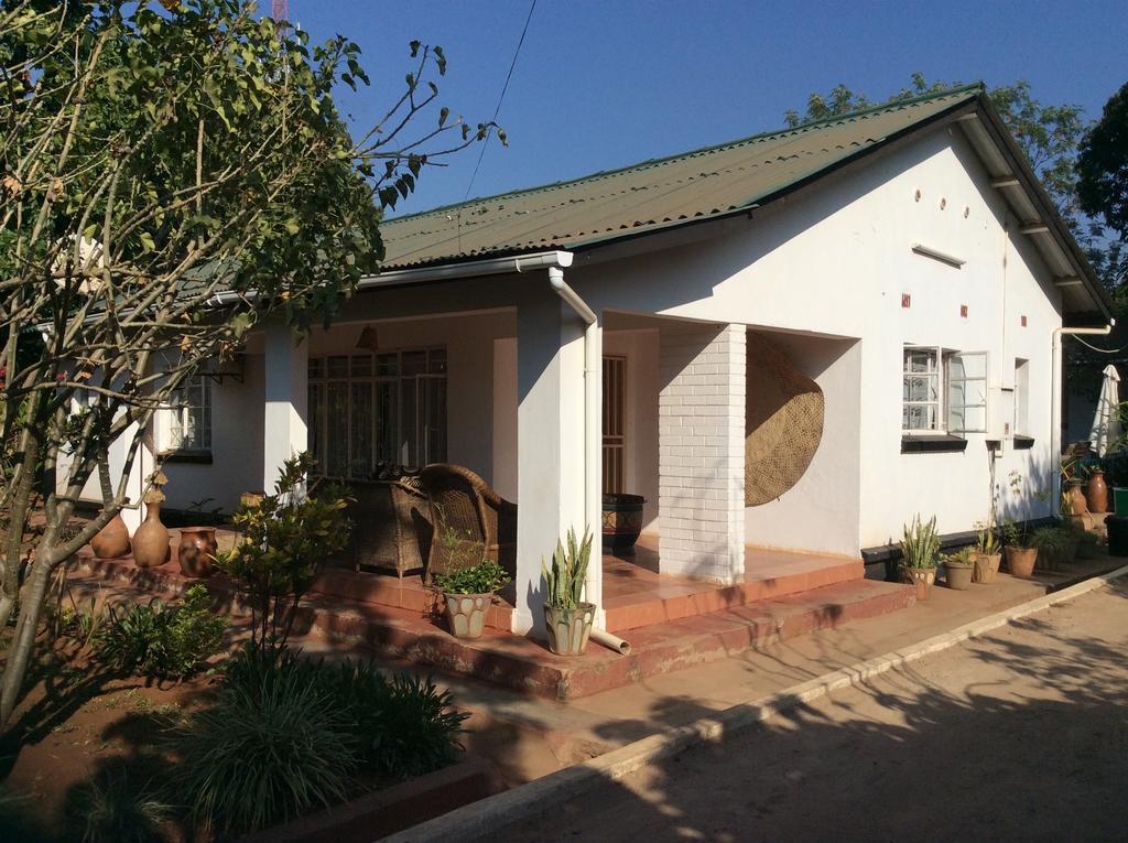 Tabonina Guesthouse Ливингстън Екстериор снимка