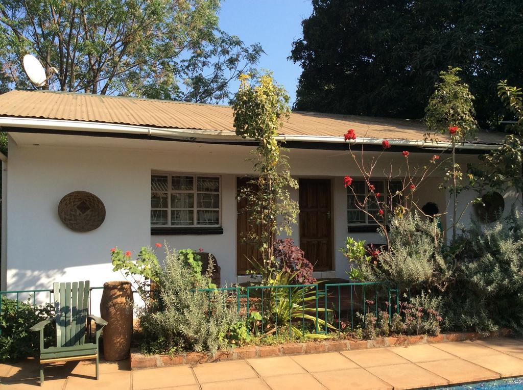 Tabonina Guesthouse Ливингстън Екстериор снимка