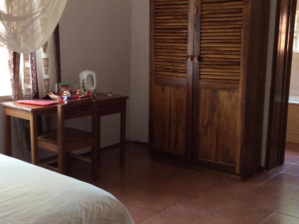 Tabonina Guesthouse Ливингстън Екстериор снимка