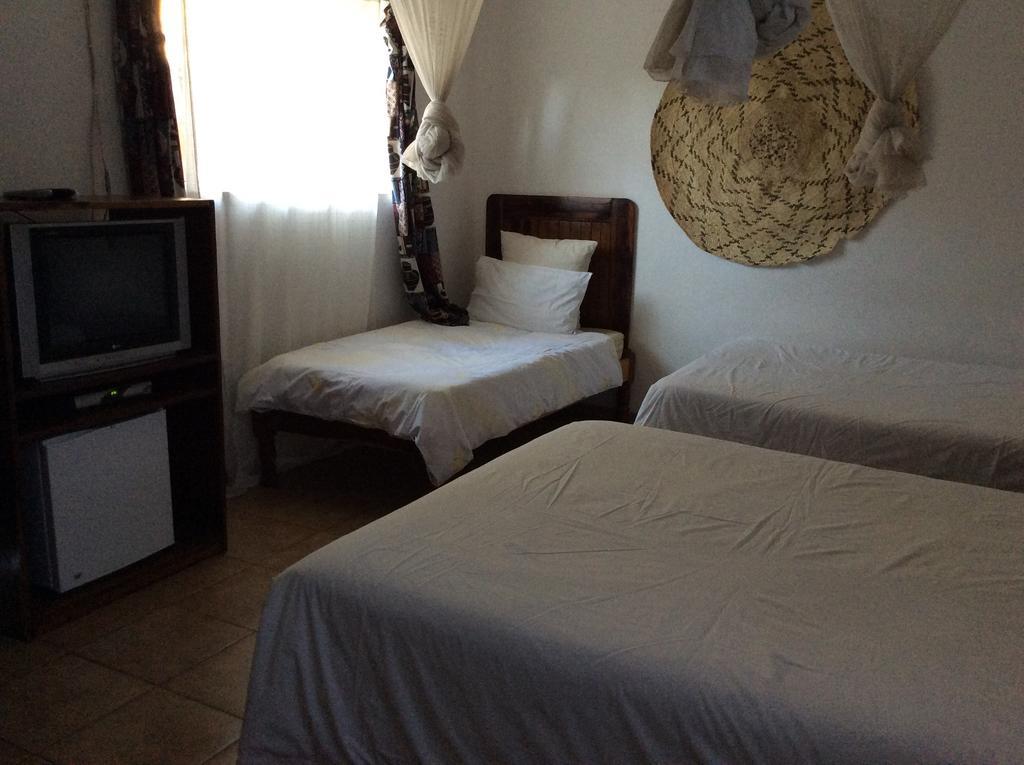 Tabonina Guesthouse Ливингстън Екстериор снимка