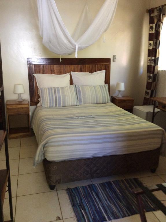 Tabonina Guesthouse Ливингстън Екстериор снимка
