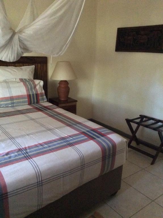 Tabonina Guesthouse Ливингстън Екстериор снимка