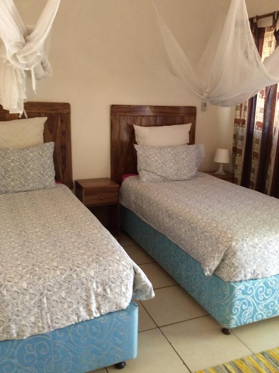 Tabonina Guesthouse Ливингстън Екстериор снимка