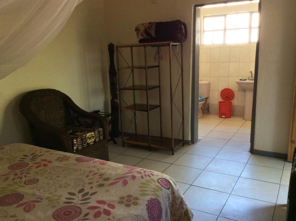 Tabonina Guesthouse Ливингстън Екстериор снимка