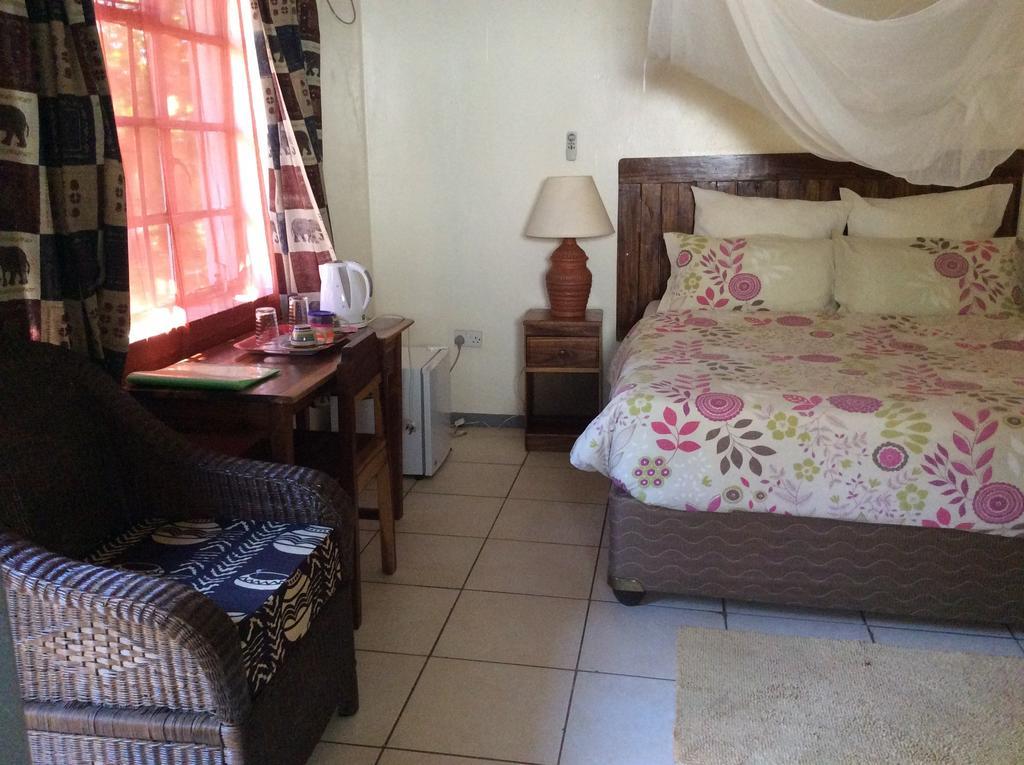 Tabonina Guesthouse Ливингстън Екстериор снимка