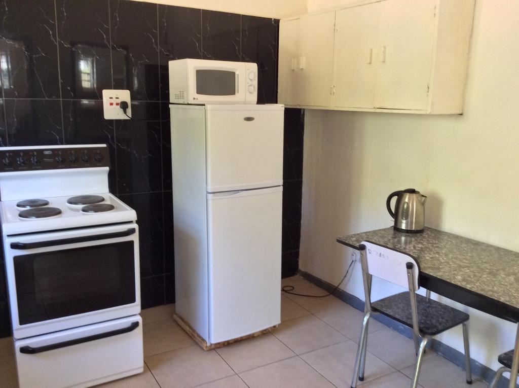 Tabonina Guesthouse Ливингстън Екстериор снимка