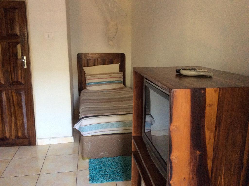 Tabonina Guesthouse Ливингстън Екстериор снимка