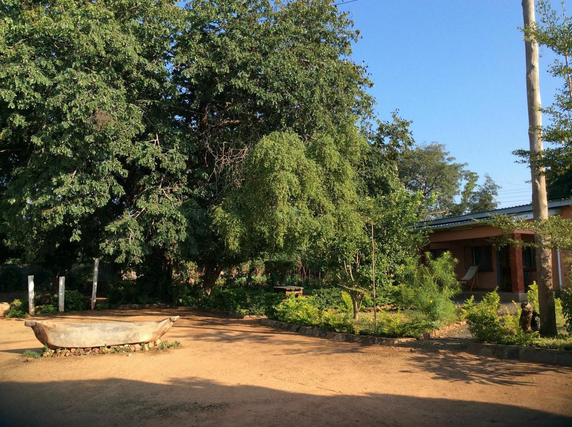Tabonina Guesthouse Ливингстън Екстериор снимка